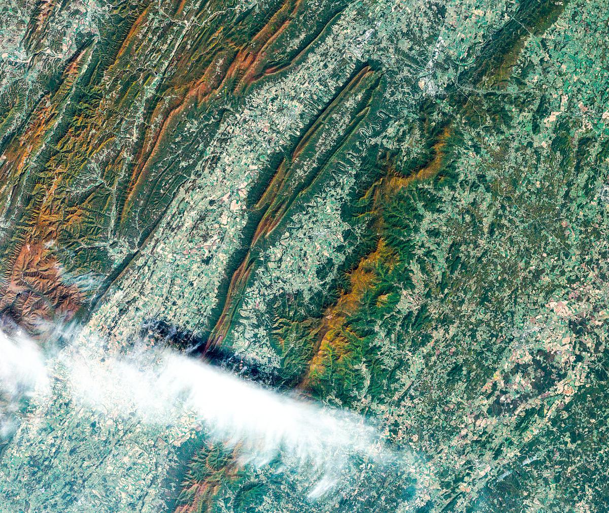 View of the heart of Shenandoah National Park… | Free public domain photo View of the heart of Shenandoah National Park on October 10, 2010, at the height of the fall “leaf-peeping”…