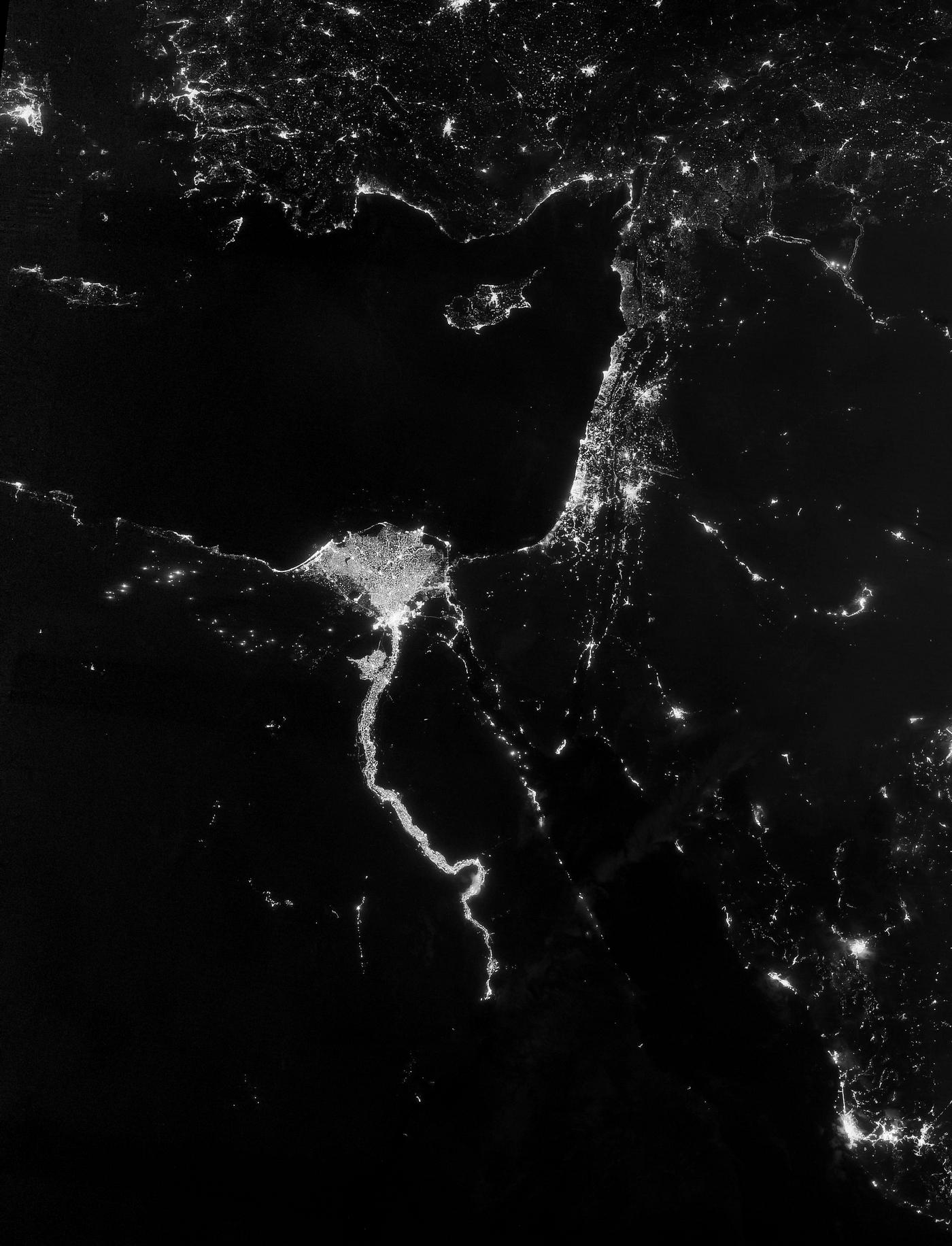 City Lights illuminate the Nile River acquired on October 13th, 2012. Original from NASA. Digitally enhanced by rawpixel. City Lights illuminate the Nile River acquired on October 13th, 2012. Original from NASA. Digitally enhanced by rawpixel.