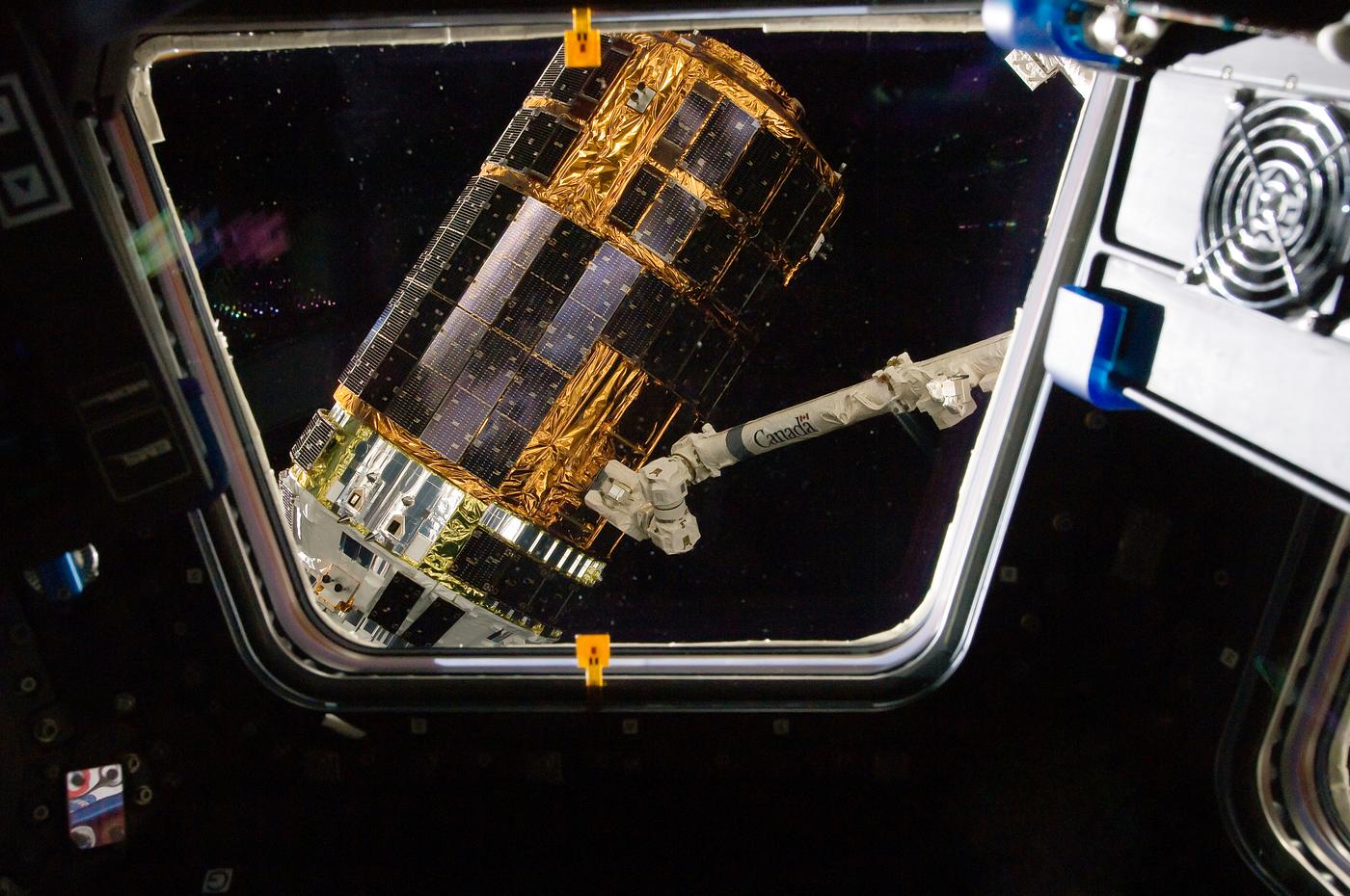 International Space Station’s Canadarm2 grapples the unpiloted Japan Aerospace Exploration Agency (JAXA) H-II Transfer... International Space Station’s Canadarm2 grapples the unpiloted Japan Aerospace Exploration Agency (JAXA) H-II Transfer...