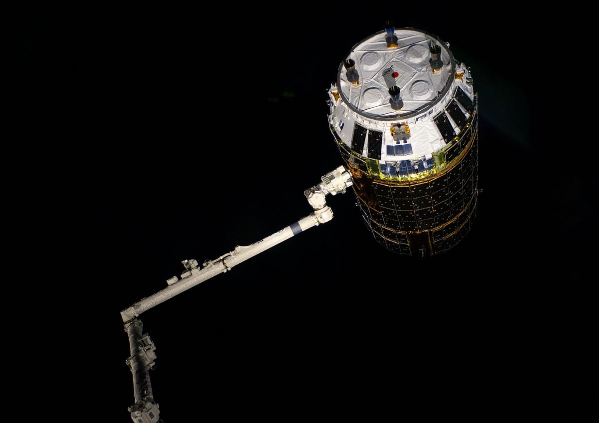 The International Space Station’s… | Free public domain photo The International Space Station’s Canadarm2 grapples the unpiloted Japan Aerospace Exploration Agency (JAXA) H-II…