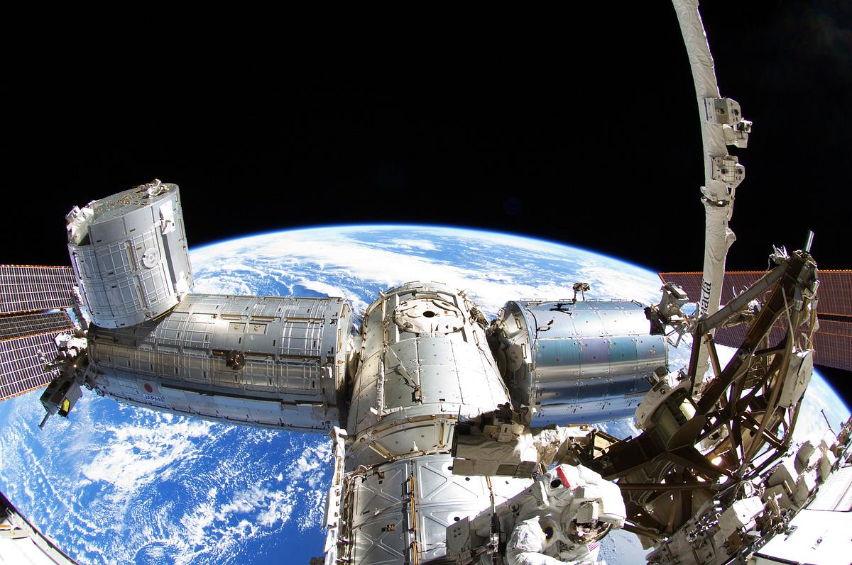 NASA astronauts in space - Sept 5th, 2012.… | Free public domain photo NASA astronauts in space - Sept 5th, 2012. Original from NASA . Digitally enhanced by rawpixel.