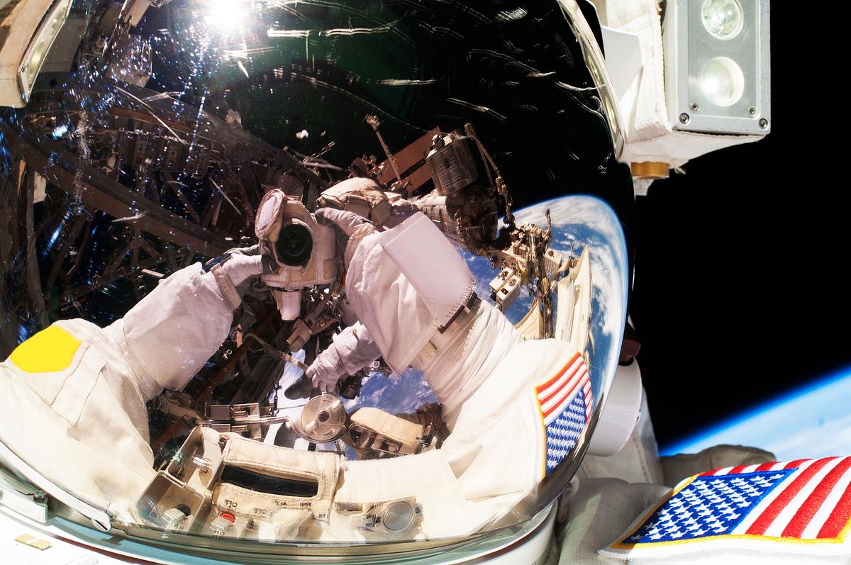NASA astronauts in space - May 11th 2013.… | Free public domain photo NASA astronauts in space - May 11th 2013. Original from NASA. Digitally enhanced by rawpixel.
