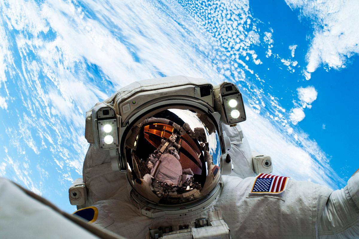 NASA astronauts in space - Dec 24th, 2013.… | Free public domain photo NASA astronauts in space - Dec 24th, 2013. Original from NASA. Digitally enhanced by rawpixel.