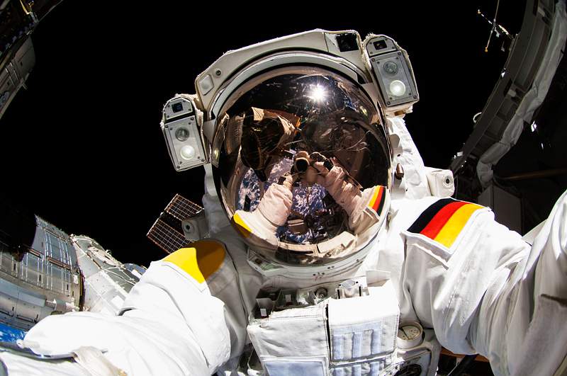 NASA astronauts in space - Oct 7th, 2014.… | Free public domain photo NASA astronauts in space - Oct 7th, 2014. Original from NASA. Digitally enhanced by rawpixel.
