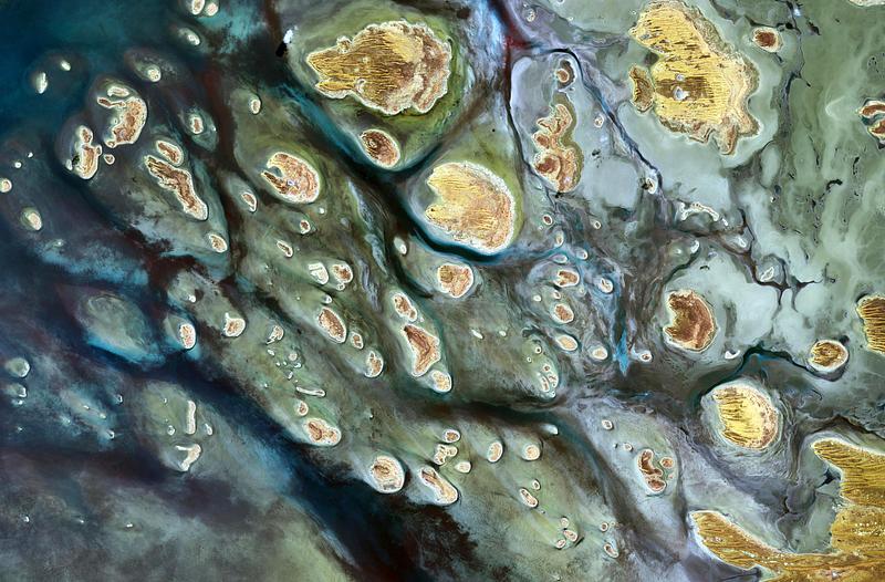 Lake Mackay, the largest of hundreds of ephemeral lakes scattered throughout Western Australia and the Northern Territory. Original from NASA. Digitally enhanced by rawpixel. Lake Mackay, the largest of hundreds of ephemeral lakes scattered throughout Western Australia and the Northern Territory.…