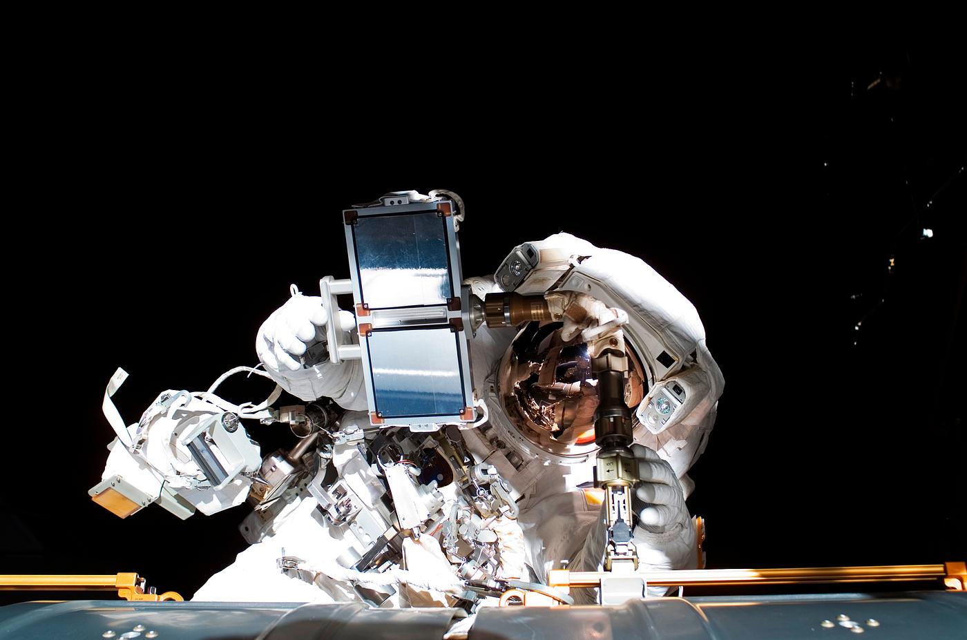 Astronaut Thomas Reiter during EVA 5 on Expedition 13. Original from NASA. Digitally enhanced by rawpixel. Astronaut Thomas Reiter during EVA 5 on Expedition 13. Original from NASA. Digitally enhanced by rawpixel.