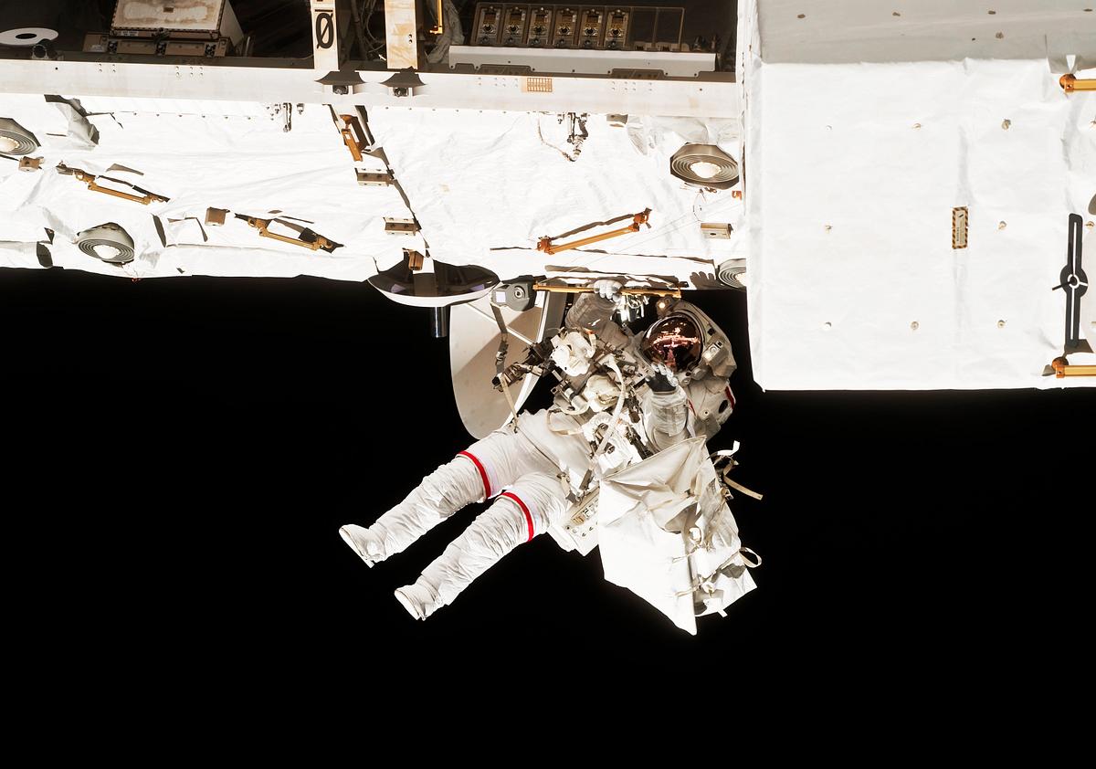 NASA astronaut Rick Mastracchio during EVA 1.… | Free public domain photo NASA astronaut Rick Mastracchio during EVA 1. Original from NASA. Digitally enhanced by rawpixel.