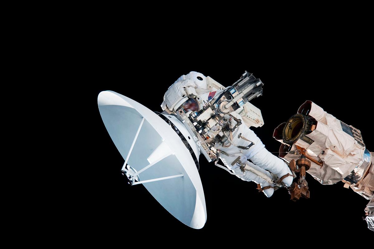 NASA astronaut Garrett Reisman during EVA 1.… | Free public domain photo NASA astronaut Garrett Reisman during EVA 1. Original from NASA. Digitally enhanced by rawpixel.