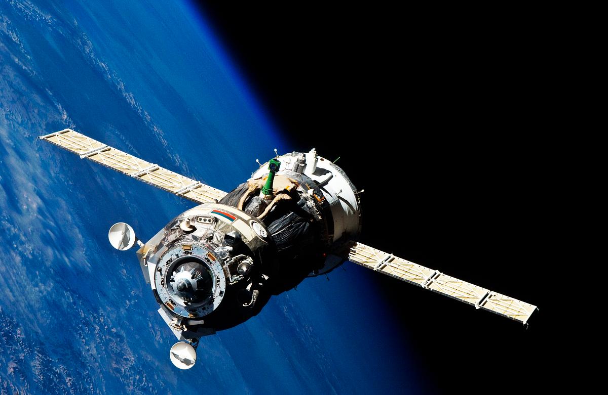 Spacecraft in space | Free public domain photo The Soyuz TMA-19 spacecraft departs the International Space Station on Nov. 25, 2010. Original from NASA . Digitally enhanced…