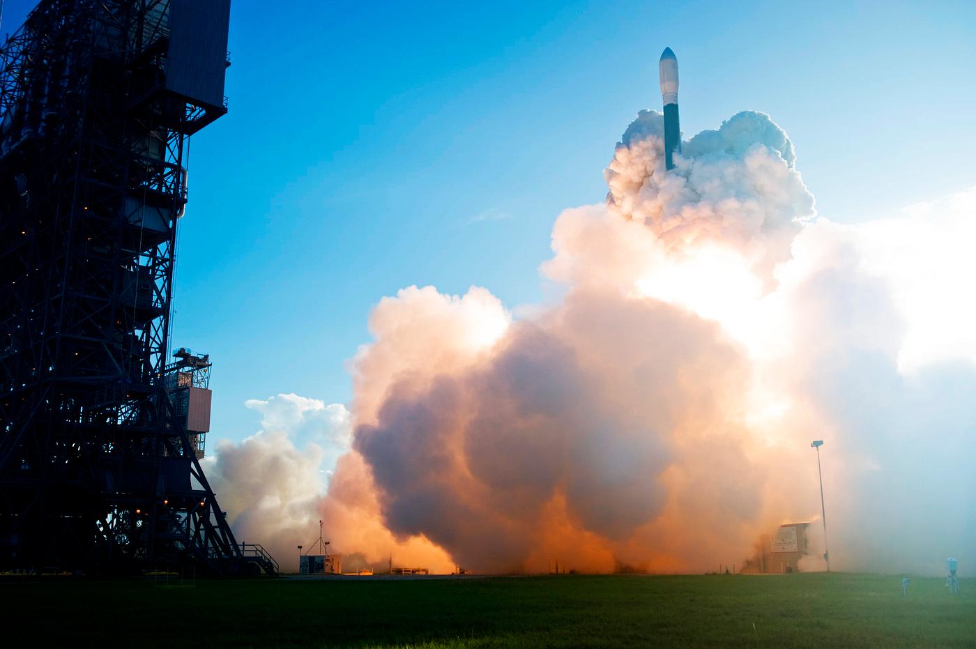 CAPE CANAVERAL, Fla. – The United Launch Alliance Delta II rocket with Space Tracking and Surveillance System -... CAPE CANAVERAL, Fla. – The United Launch Alliance Delta II rocket with Space Tracking and Surveillance System -...