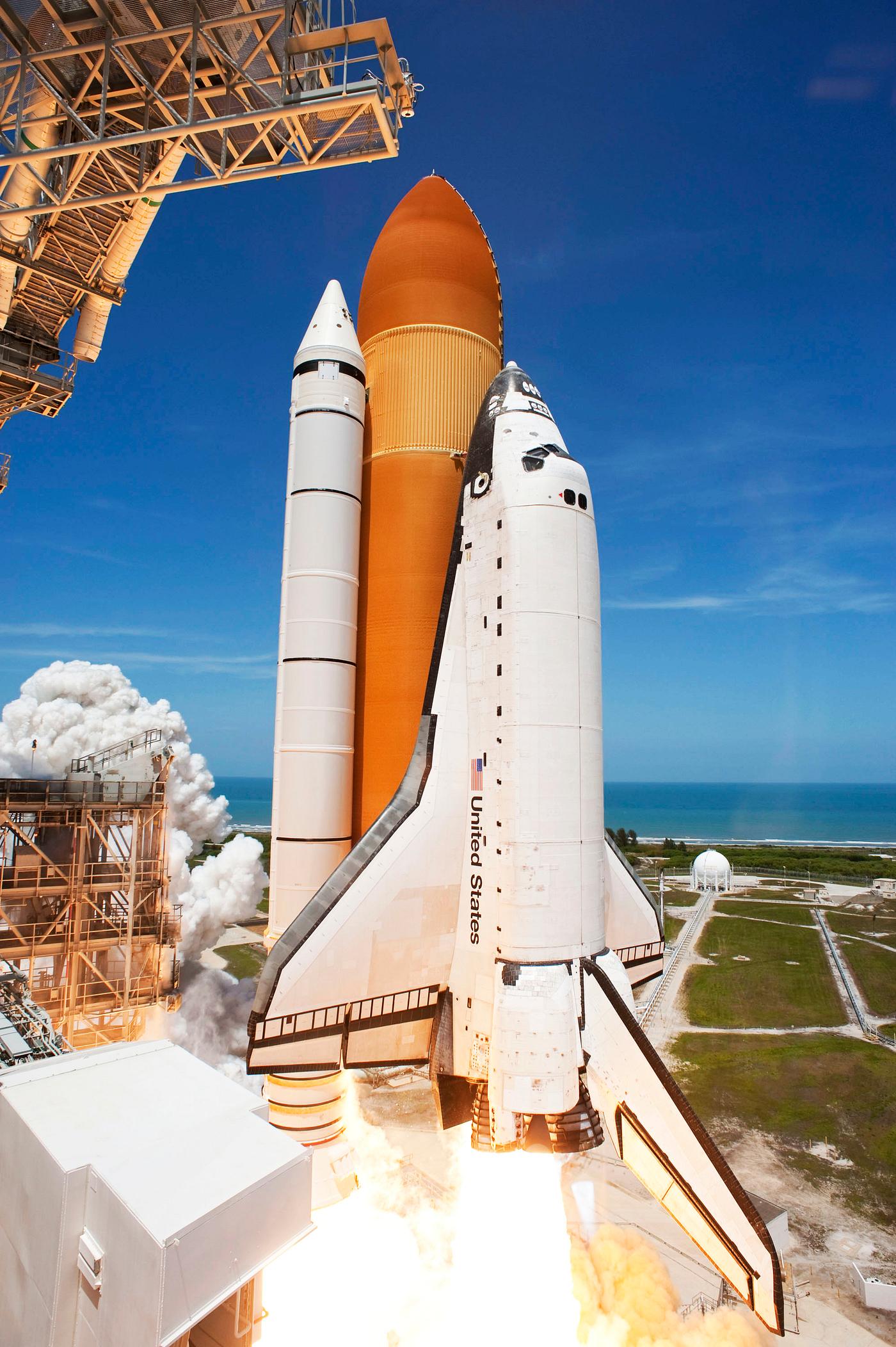 Space shuttle Atlantis and its four-member STS-135 crew head toward Earth orbit and rendezvous with the International Space... Space shuttle Atlantis and its four-member STS-135 crew head toward Earth orbit and rendezvous with the International Space...