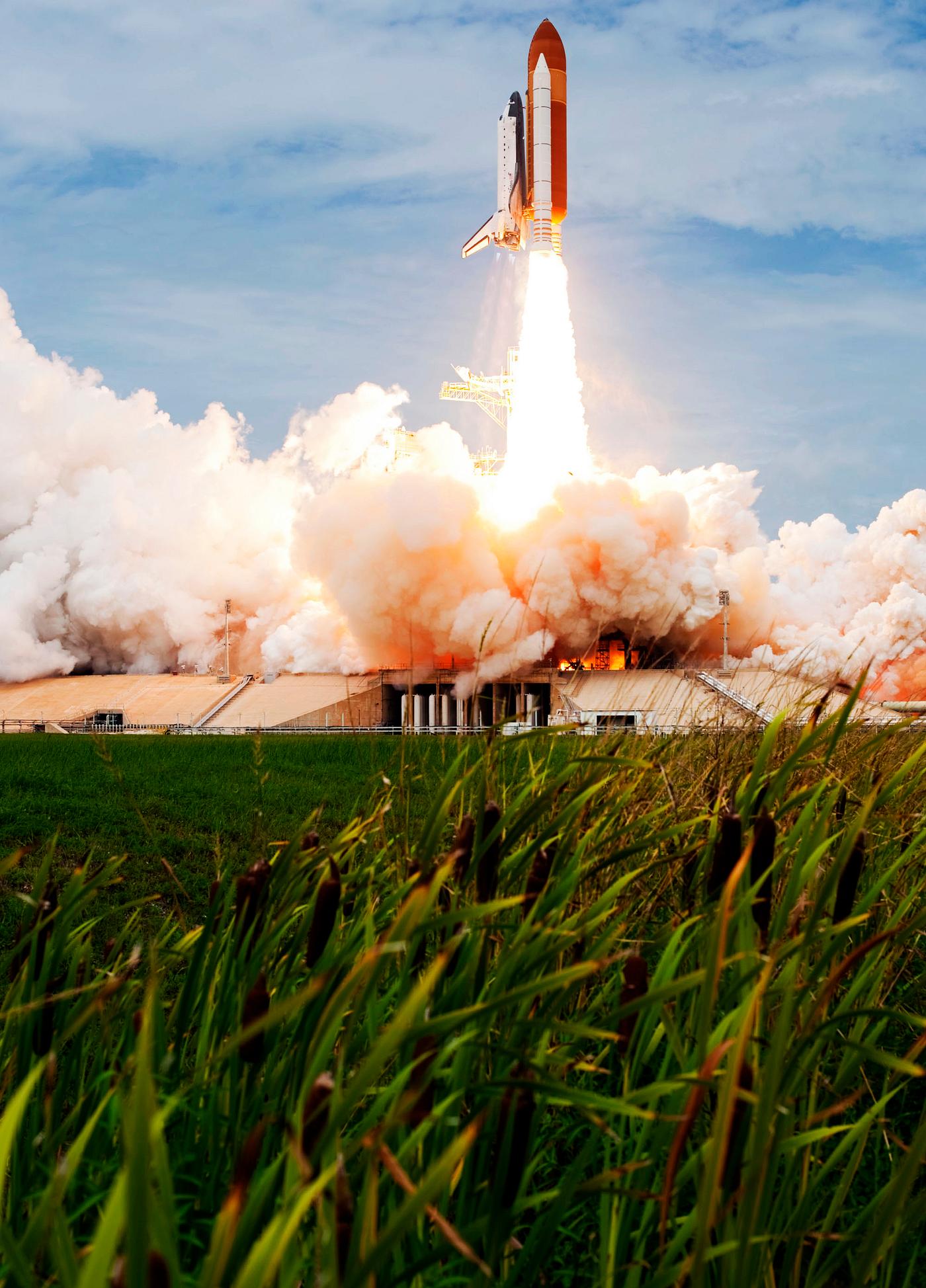 Space shuttle Atlantis and its four-member STS-135 crew head toward Earth orbit and rendezvous with the International Space... Space shuttle Atlantis and its four-member STS-135 crew head toward Earth orbit and rendezvous with the International Space...