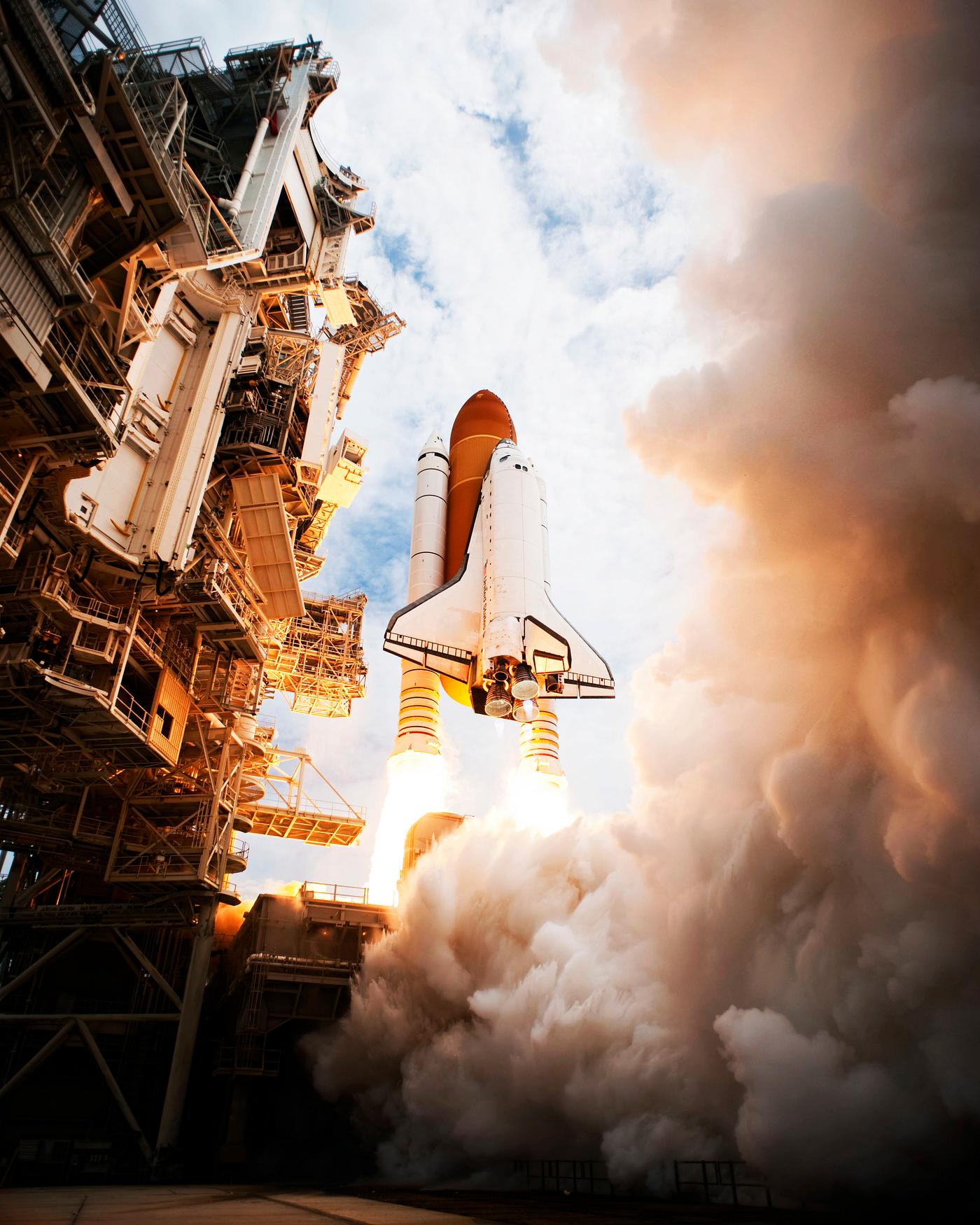 Space shuttle Atlantis and its four-member STS-135 crew head toward Earth orbit and rendezvous with the International Space... Space shuttle Atlantis and its four-member STS-135 crew head toward Earth orbit and rendezvous with the International Space...