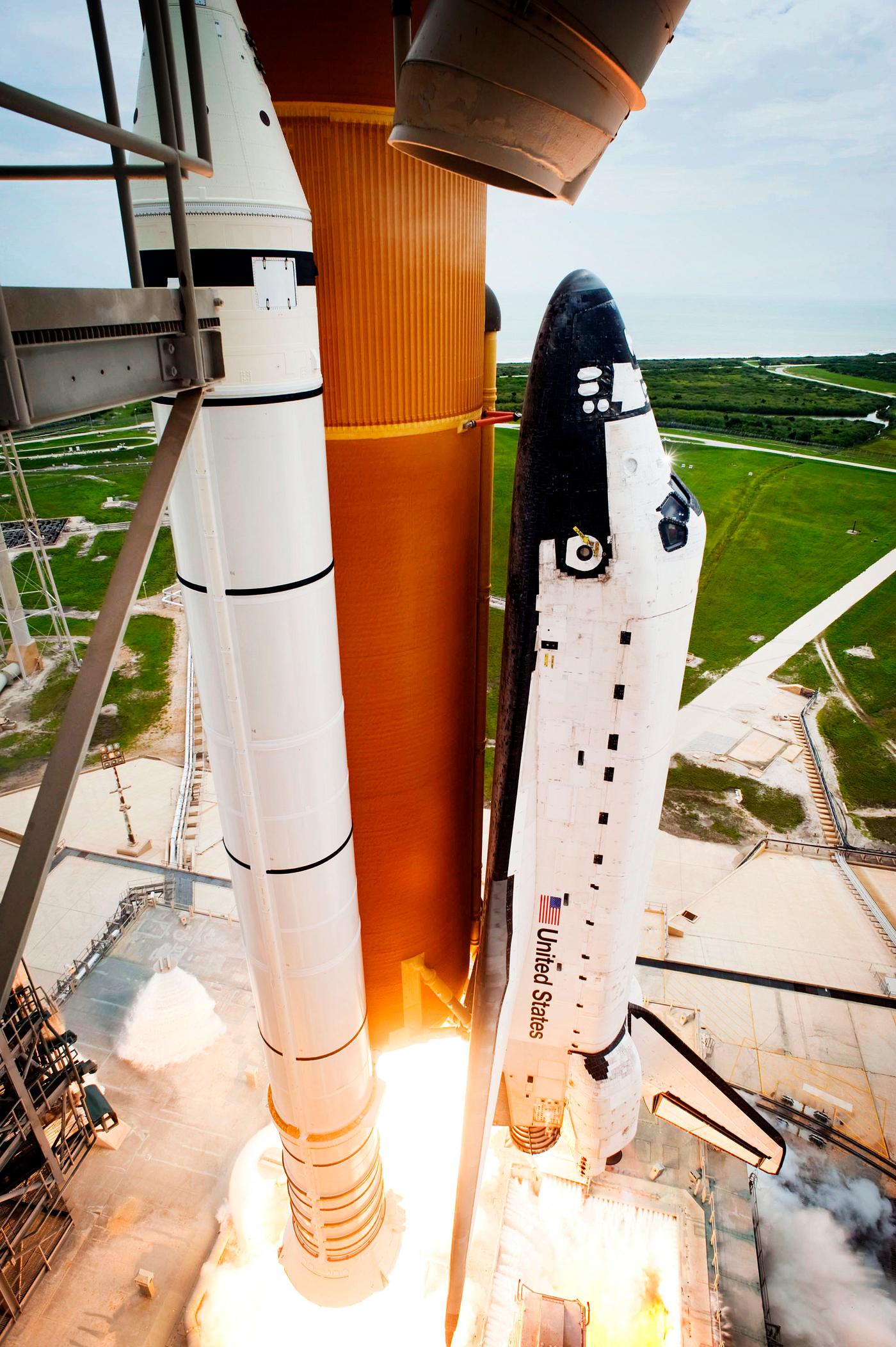 Space shuttle Atlantis and its four-member STS-135 crew head toward Earth orbit and rendezvous with the International Space... Space shuttle Atlantis and its four-member STS-135 crew head toward Earth orbit and rendezvous with the International Space...