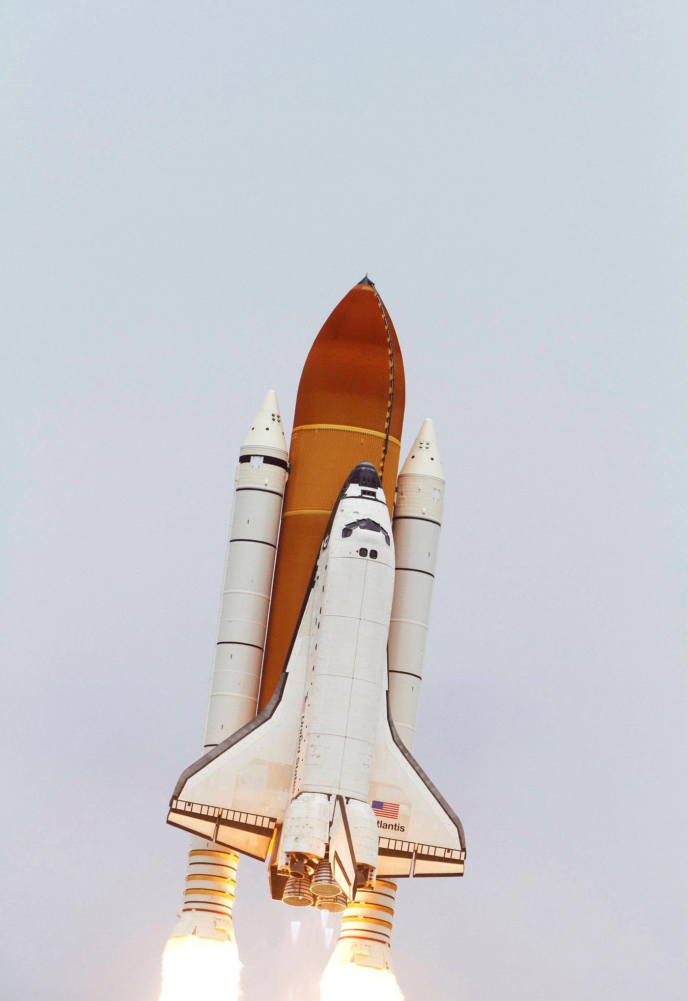 Space shuttle Atlantis and its four-member STS-135 crew head toward Earth orbit and rendezvous with the International Space... Space shuttle Atlantis and its four-member STS-135 crew head toward Earth orbit and rendezvous with the International Space...