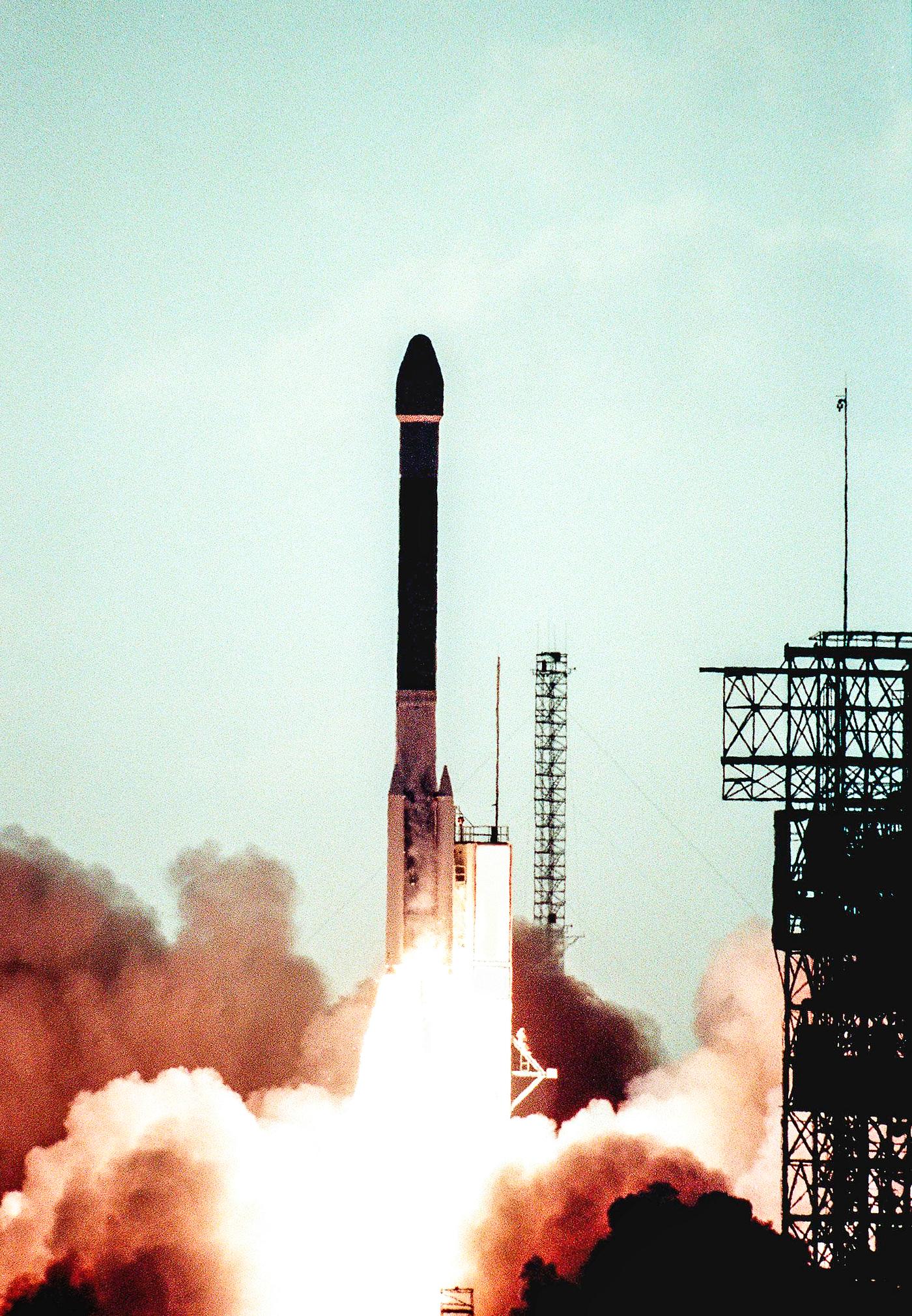 A Boeing Delta II (7326) rocket lights up the ground as it propels Deep Space 1 into the sky after liftoff from Launch... A Boeing Delta II (7326) rocket lights up the ground as it propels Deep Space 1 into the sky after liftoff from Launch...