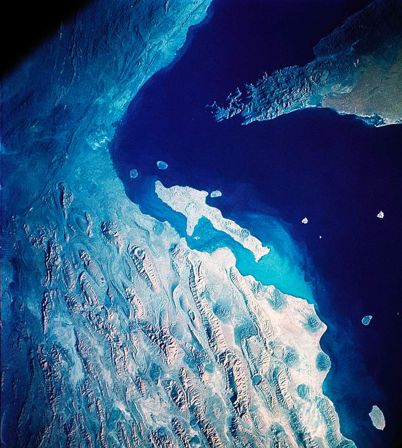 Iran, Trucial Coast, Oman, Zagros Mountains, and Qishm Island (large island at lower left), as seen from the Gemini-12 spacecraft during its 25th revolution of Earth. Original from NASA. Digitally enhanced by rawpixel. Iran, Trucial Coast, Oman, Zagros Mountains, and Qishm Island (large island at lower left), as seen from the Gemini-12…