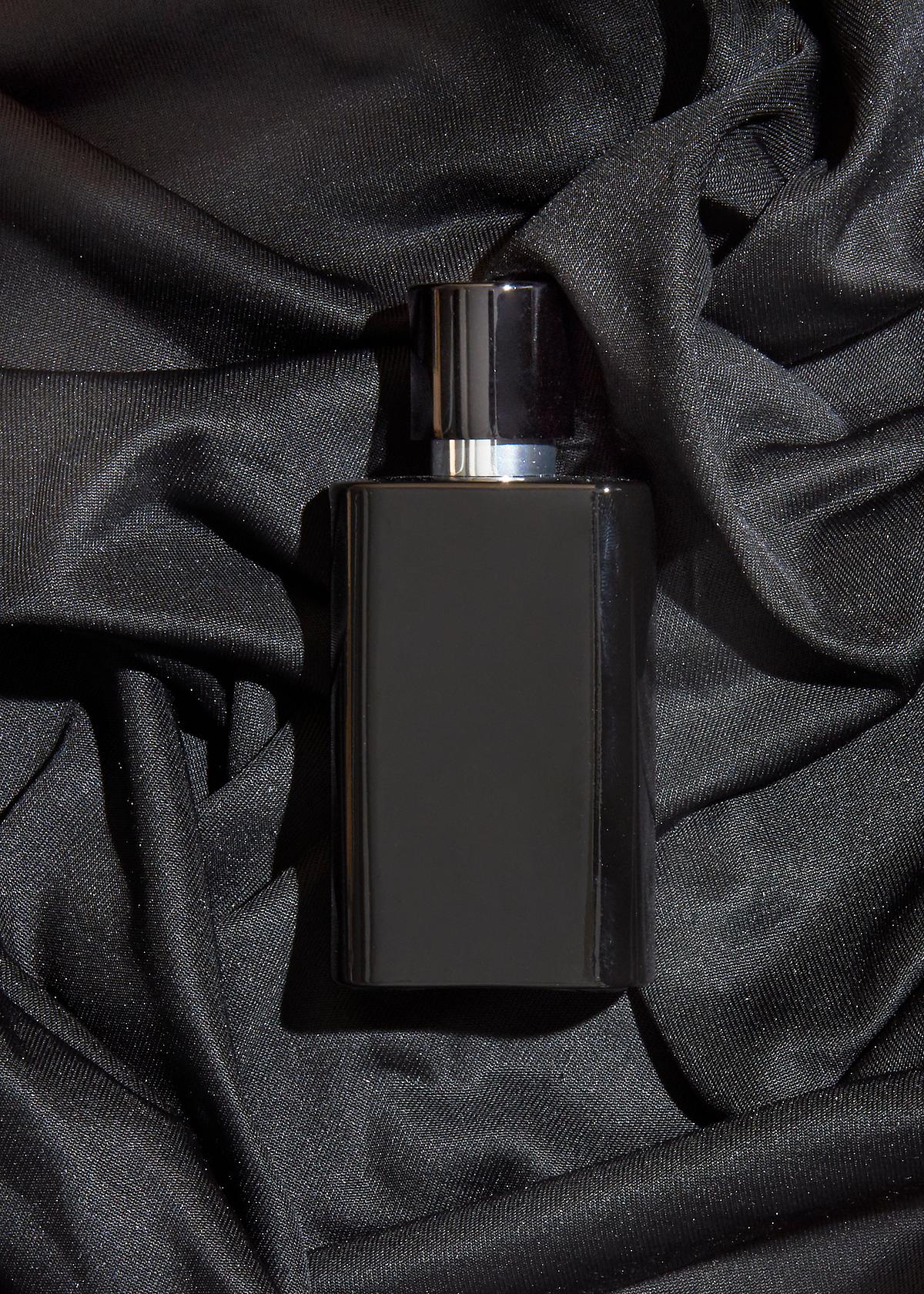 Black skincare bottle design resource | Premium Photo - rawpixel
