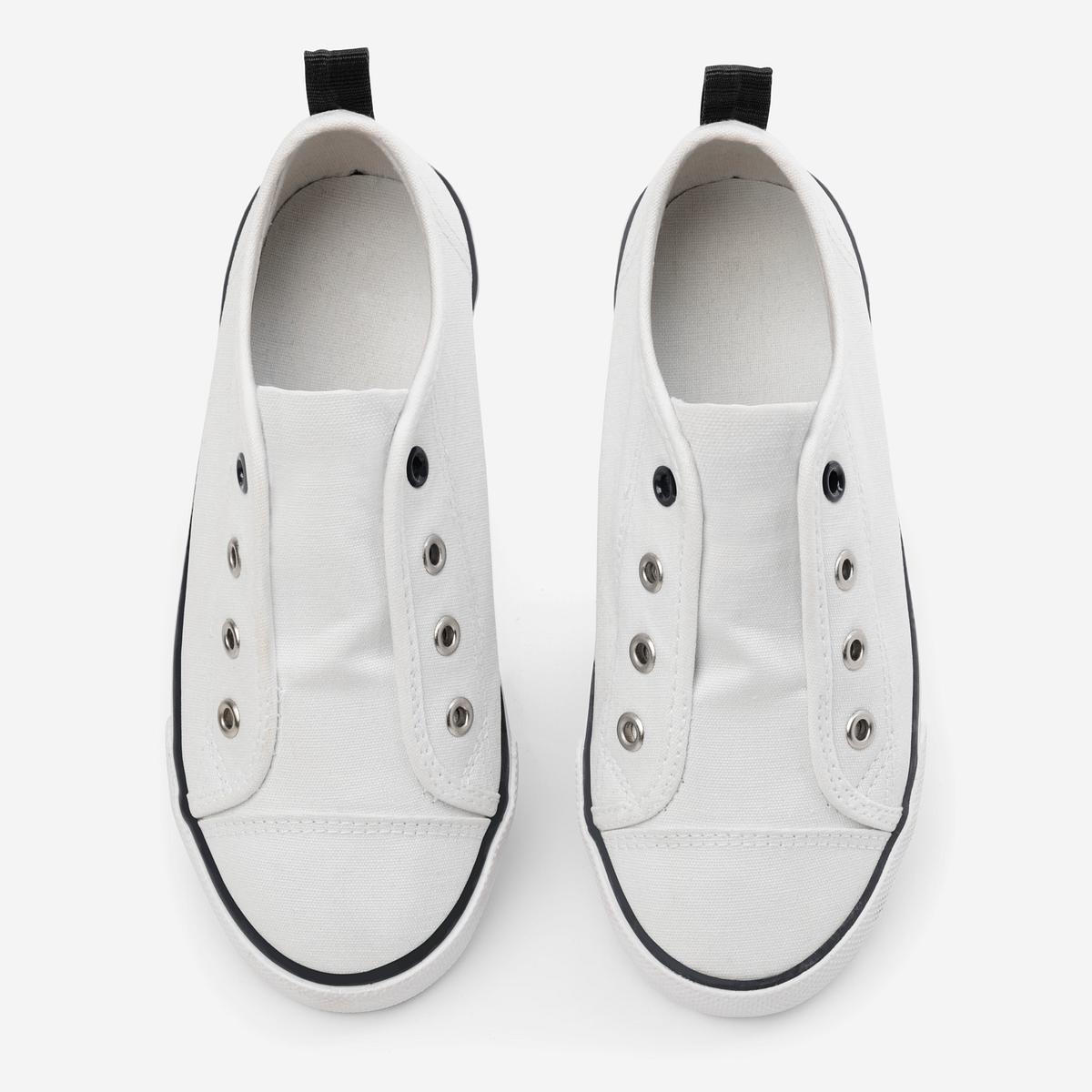 White slip-on mockup psd streetwear | Premium PSD Mockup - rawpixel