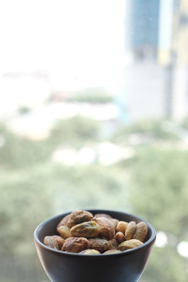 Small bowl of nuts and pistachios for snack.… | Free public domain photo Small bowl of nuts and pistachios for snack. Original public domain image from Wikimedia Commons