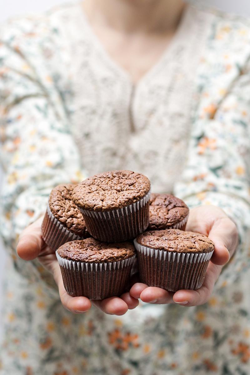 A woman holding several cupcakes in her… | Free public domain photo A woman holding several cupcakes in her hands. Original public domain image from Wikimedia Commons